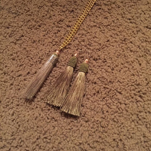 Jewelry - Necklace set